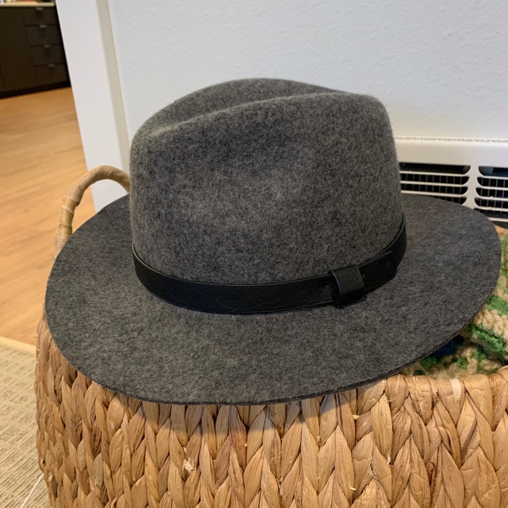 Cute gray felt fedora!